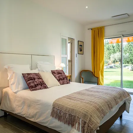 La Du Parc Bed & Breakfast *